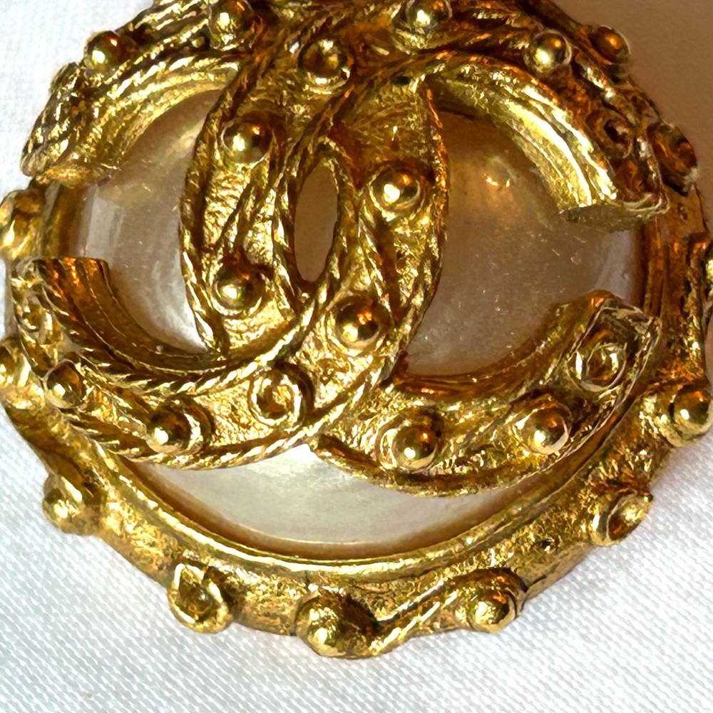 CHANEL Gold interlocking cc’s vintage clip on earrings